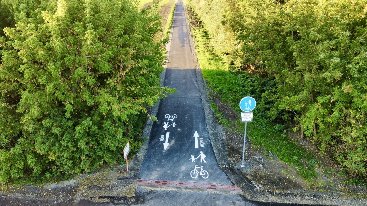 Cukrovarská cyklostezka Vyškov–Kozlany, I. úsek - Wegen- en bruggenbouw