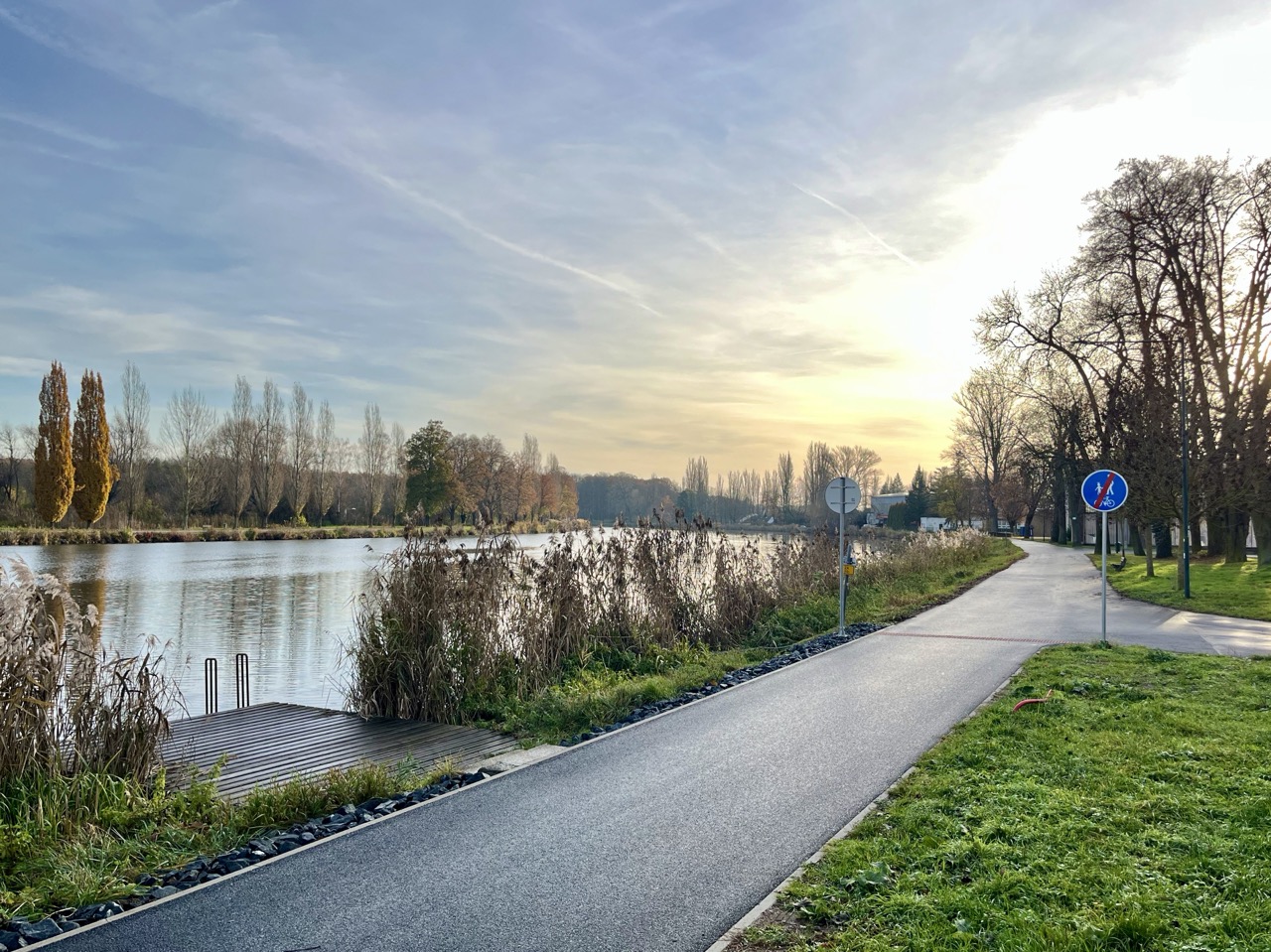 Nymburk – stavba levobřežní cyklostezky do Poděbrad a lávky z kompozitního materiálu - Wegen- en bruggenbouw